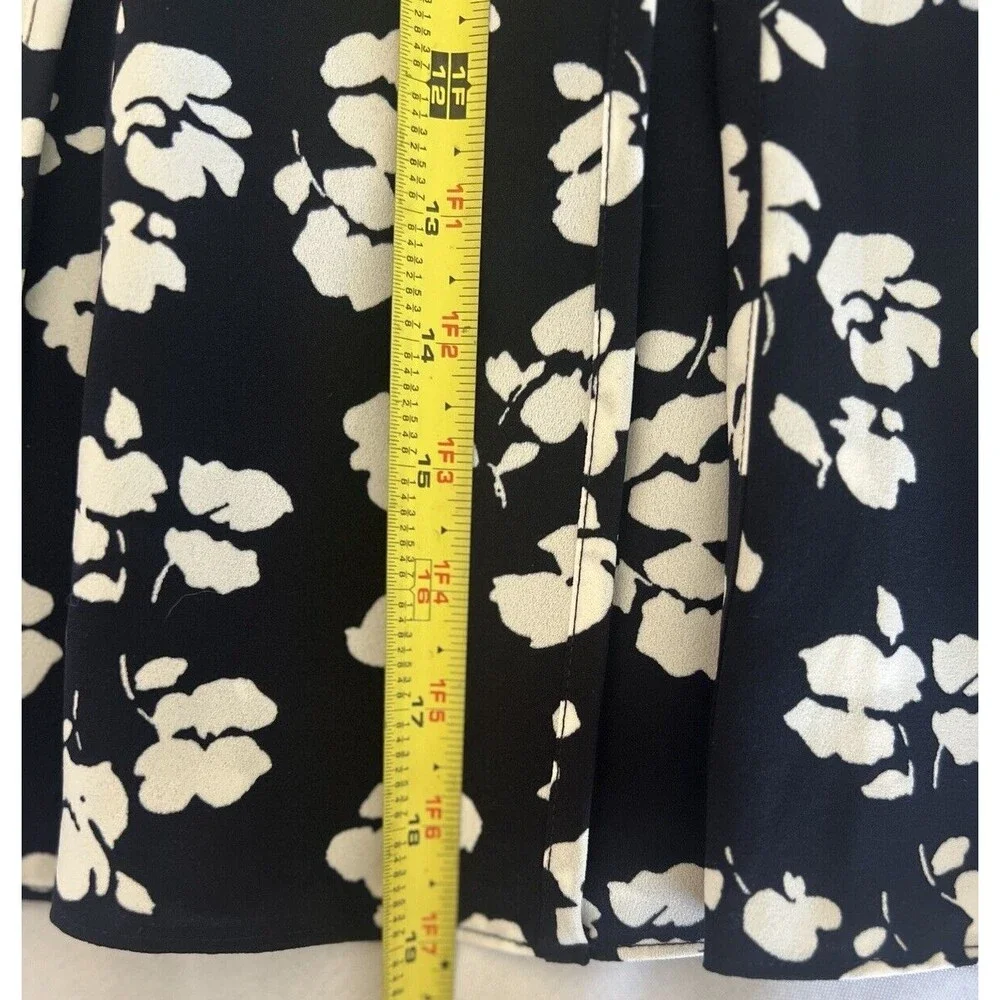 Ann Taylor Pleated Trumpet Skirt Sz 8 Navy with White Floral Lined - Picture 5 of 9